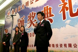 投身社會(huì )公益活動(dòng)，東芝連續四次獲得光明公益獎