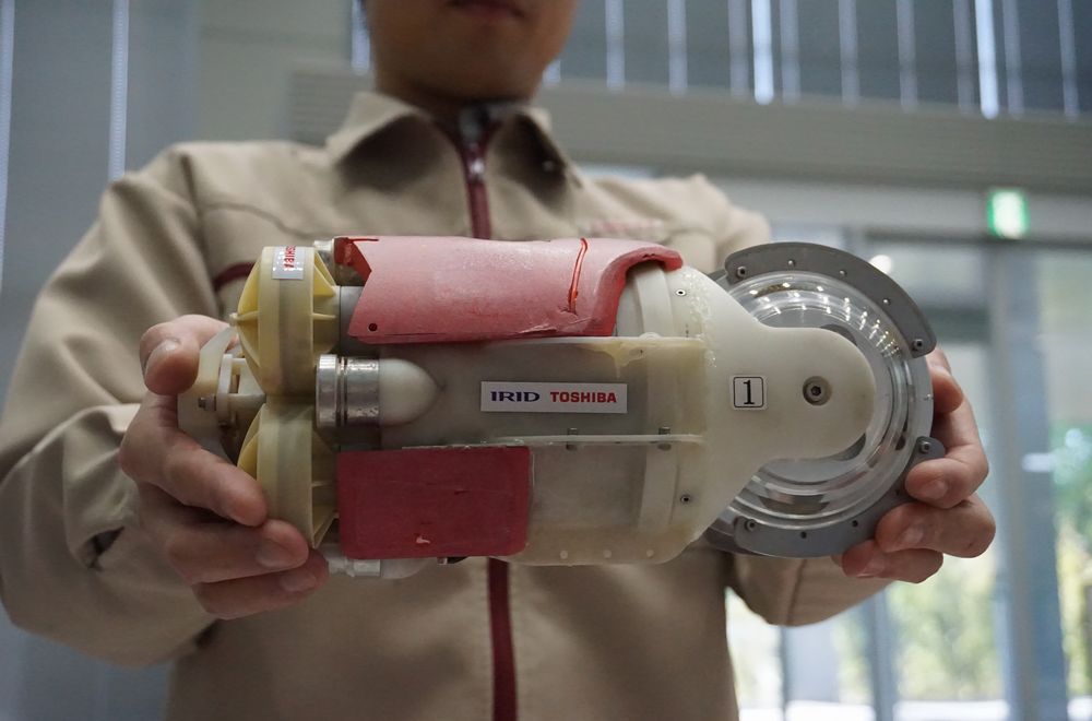 東芝研發(fā)水下游泳機器人-探索核反應堆安全殼內部