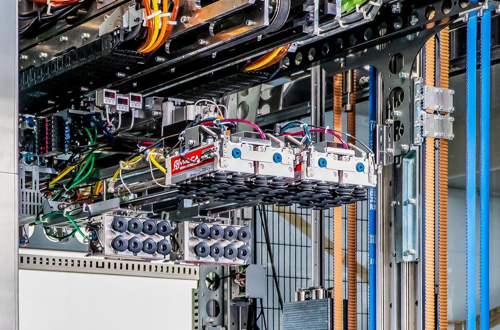 巧解物流現場(chǎng)人手不足難題！——看可識別圖像的“自動(dòng)卸貨機器人”如何大顯身手！